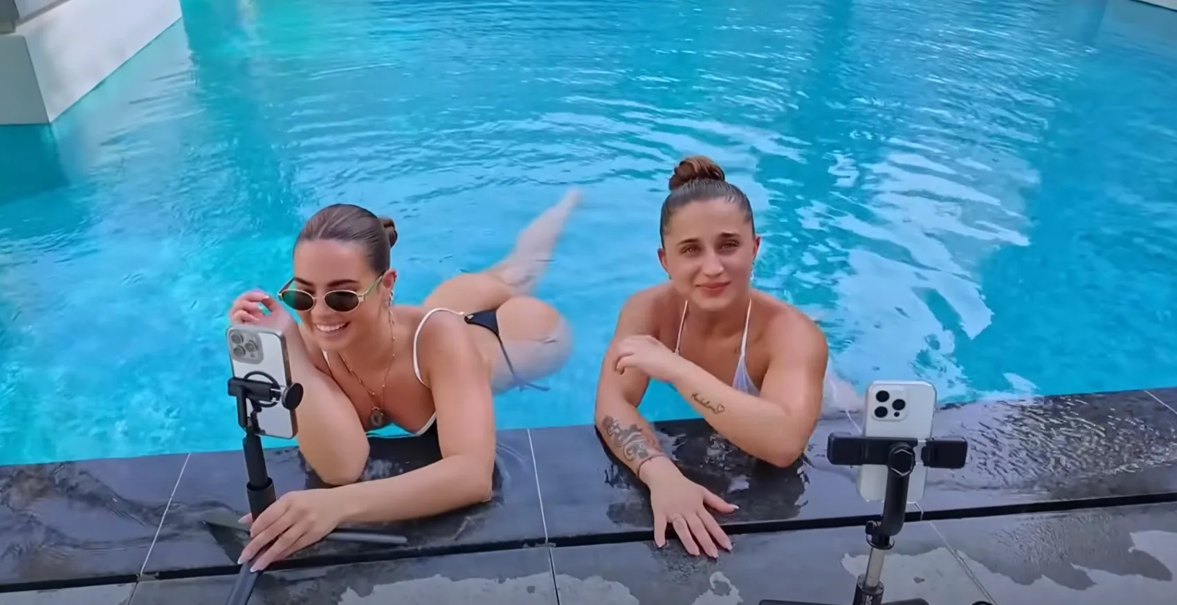 Petra Melissa e Catarina Ramos em piscina a fazer conteúdos para o OnlyFans